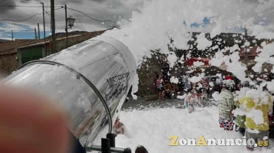 Alquilar castillos hinchables y fiesta de la espuma.