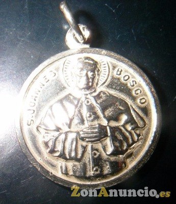 MEDALLA VIRGEN AUXILIADORA EN ORO Y EN PLATA.