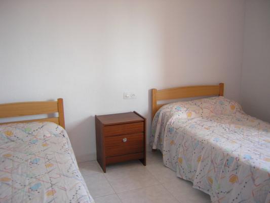 SE ALQUILA HABITACION