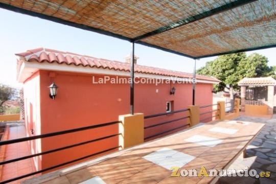 ID-330   Casa de campo con licencia para VV .