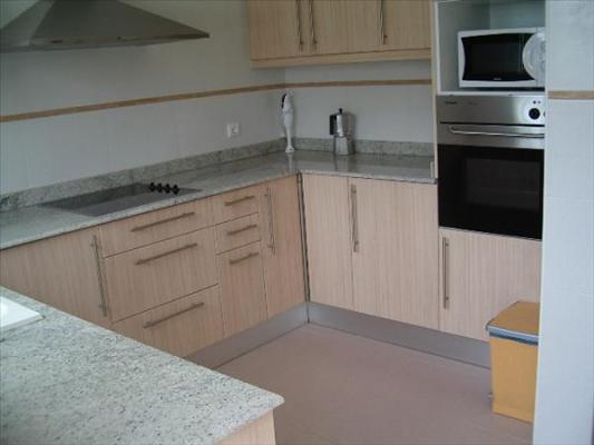 Low Cost : estudiantes universitarios.