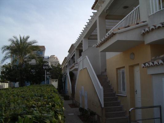 Low Cost : estudiantes universitarios.