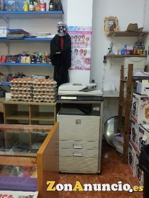kiosco de prensa , revista y chuches