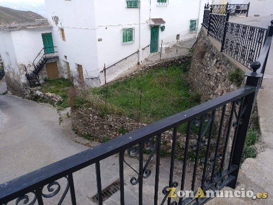 CASA DE DOS PLANTAS AMUEBLADA Y  CON HUERTO