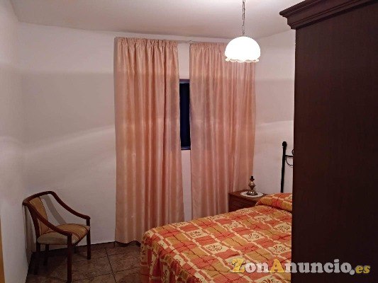 CASA DE DOS PLANTAS AMUEBLADA Y  CON HUERTO