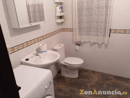 CASA DE DOS PLANTAS AMUEBLADA Y  CON HUERTO