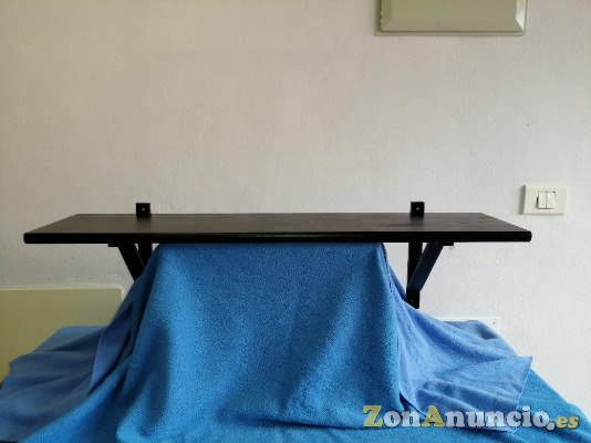 Repisa 2 pino: pintada en negro acrílico