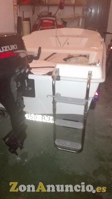 BARCA RIGIDA CON MOTOR Y REMOLQUE