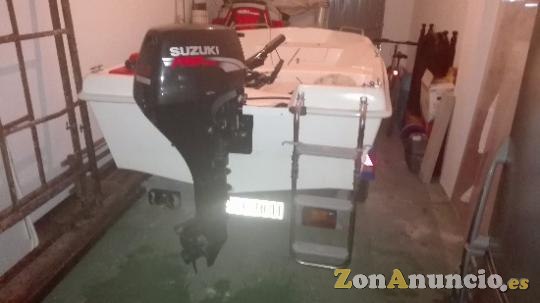 BARCA RIGIDA CON MOTOR Y REMOLQUE