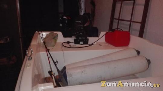 BARCA RIGIDA CON MOTOR Y REMOLQUE