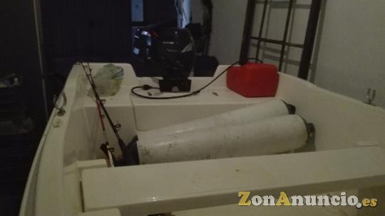 BARCA RIGIDA CON MOTOR Y REMOLQUE
