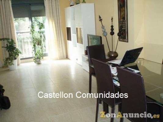 Chalet:paredado , piscina,garaje (casco Urbano)