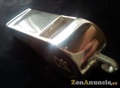 Silbatos en oro o plata.
