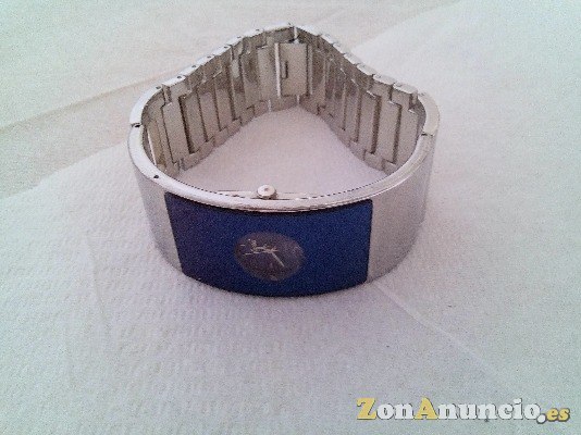 RELOJ PLATEADO  DE CHICA NUEVO