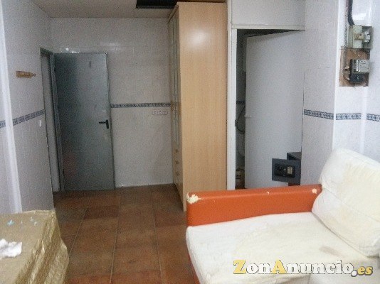 VENDO LOCAL COMERCIAL PEQUEÑO ZONA BADAL