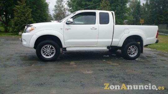TOYOTA Hilux 2.5