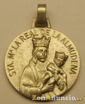 MEDALLA VIRGEN DE LA ALMUDENA EN ORO Y EN PLATA.