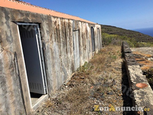 ID-305    Casa con finca Rústica, y un aljibe