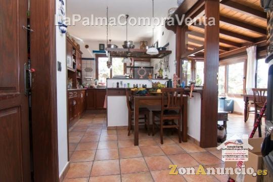 ID-239  Casa rural con un entorno espectacular .