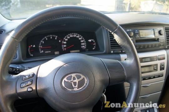 Toyota Corolla 1,4 año 2004
