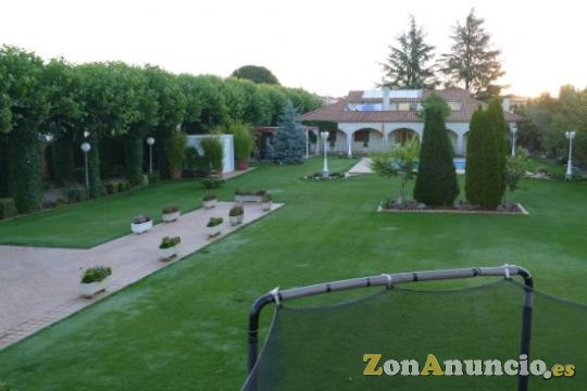 Chalet, piscina, jardín, BBk