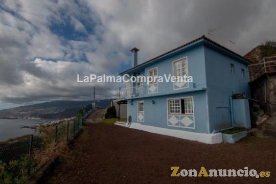 Espectacular casa de dos plantas de altura