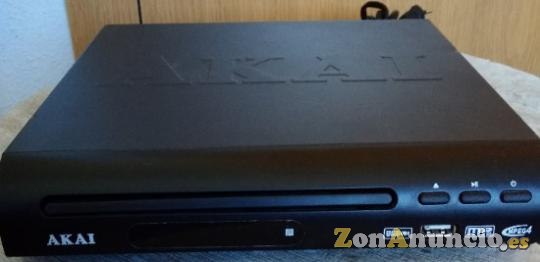 Reproductor DVD con puerto USB - Akai AKDV335B