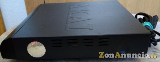 Reproductor DVD con puerto USB - Akai AKDV335B