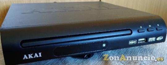 Reproductor DVD con puerto USB - Akai AKDV335B