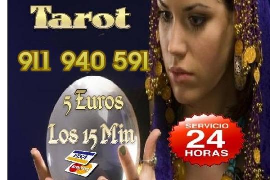 LUCIA TAROT Y VIDENTE 15 MINUTOS 5 EUROS