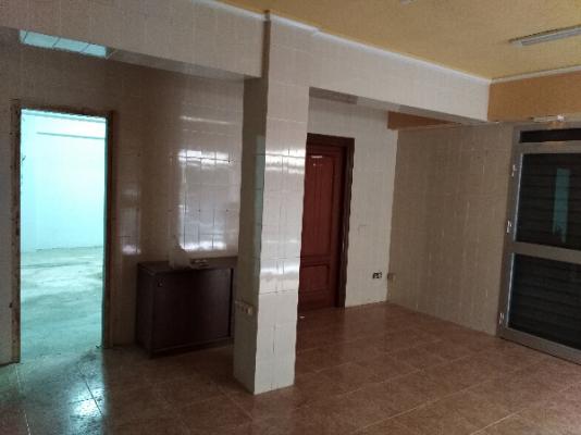 Esquina cinco puertas a la calle negociable