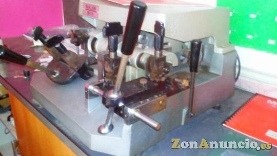 DUPLICADO LLAVES MÁQUINA