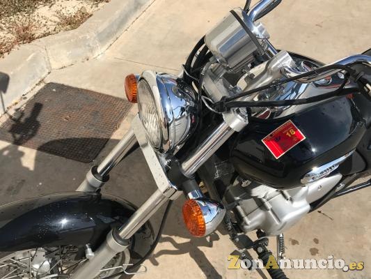 Kawasaki Eliminator 125cc. Negra. Sólo 3300 kms