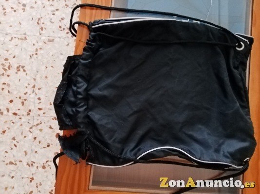 Mochila de tela negra