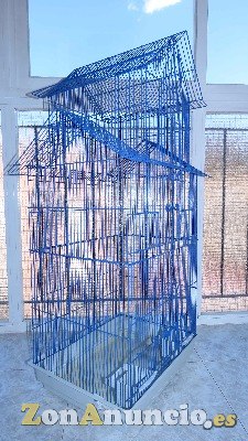 Vendo jaula para pájaros metalica , Altura102cm, 53x34