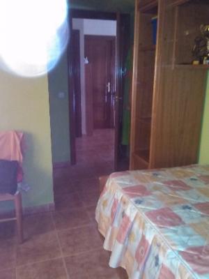 VENDO CASA INDIVIDUAL. Buena zona pueblo