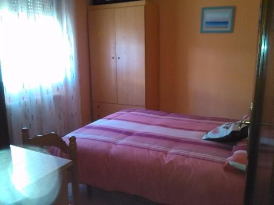 VENDO CASA INDIVIDUAL. Buena zona pueblo