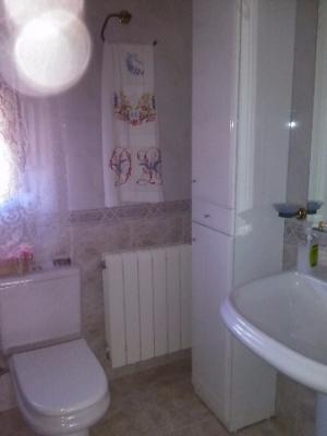 VENDO CASA INDIVIDUAL. Buena zona pueblo