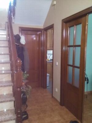 VENDO CASA INDIVIDUAL. Buena zona pueblo