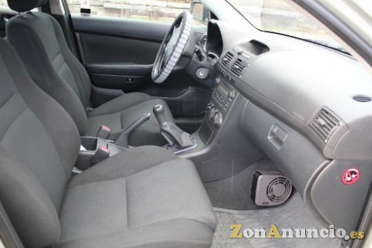 Toyota Avensis año 2004
