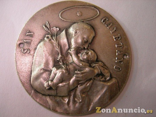 MEDALLA SAN CAYETANO EN ORO Y EN PLATA.